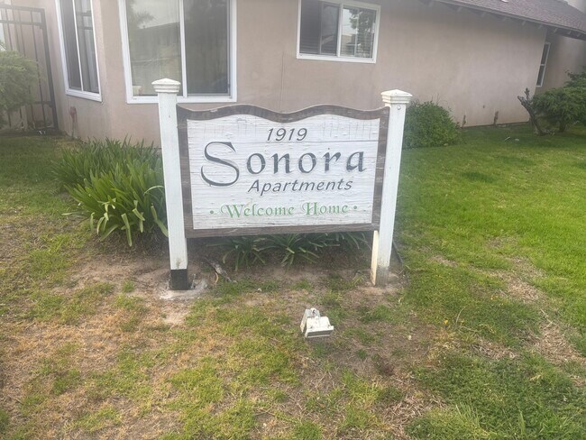 Foto del edificio - 1919 Wallace Ave