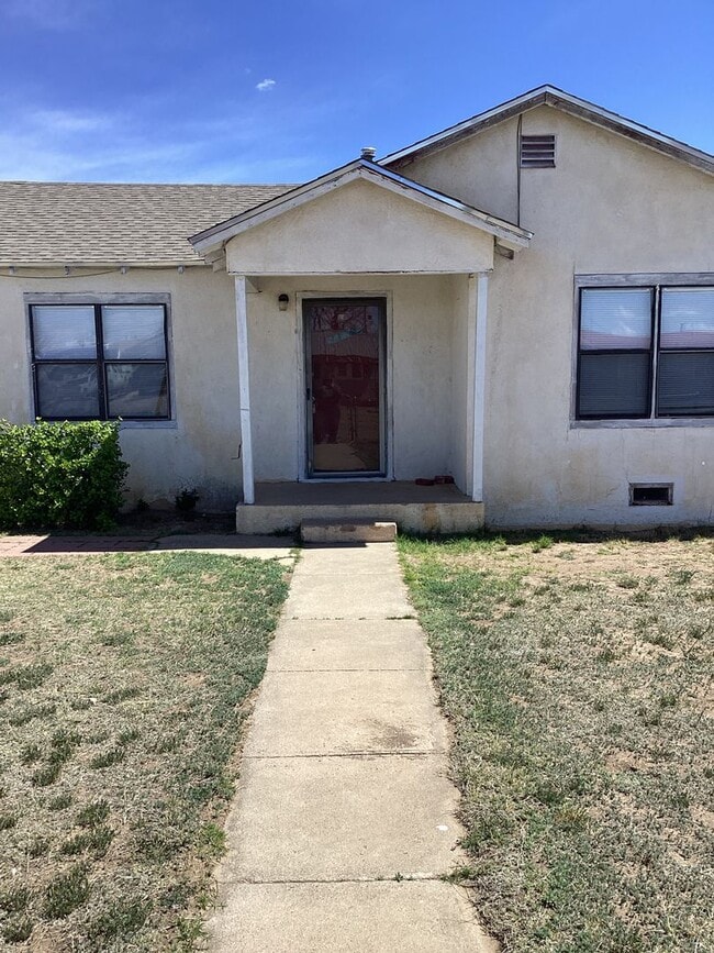 Building Photo - 1609 S Avenue C