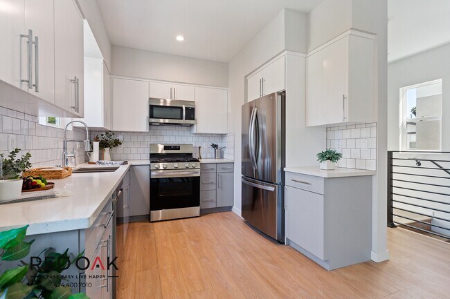 Building Photo - 4506 Esmeralda St