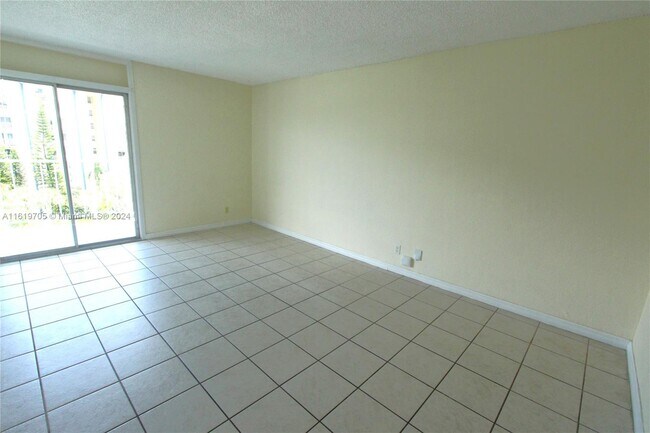 Foto del edificio - 801 NW 47th Ave