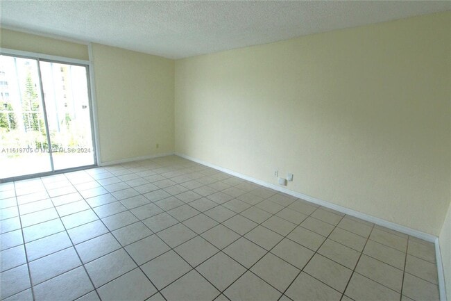 Building Photo - 801 NW 47th Ave