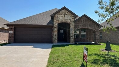 Building Photo - 905 Tippit Ln