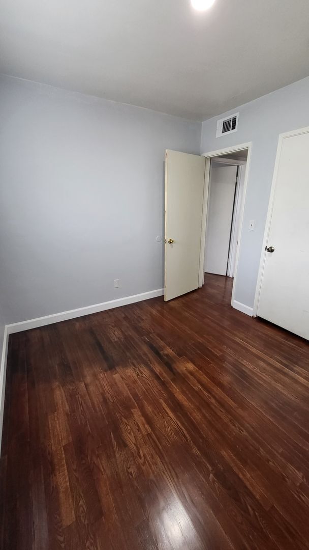 Building Photo - 2204 Bradley Ave