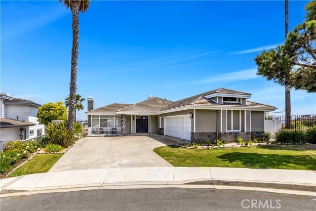 Foto principal - 25352 Village Rd