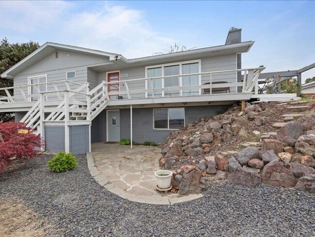 Building Photo - 3603 W Canal Dr