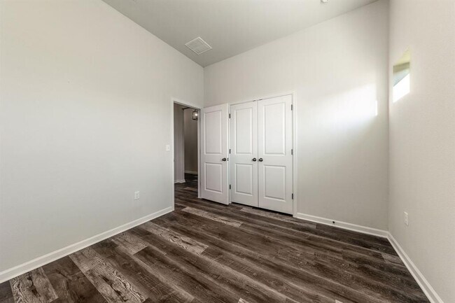 Foto del edificio - 7909 Catbird Ln