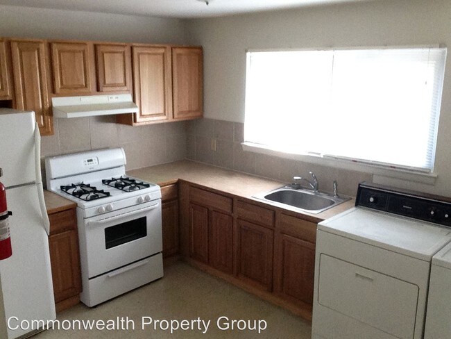 Foto del edificio - 2 br, 1 bath Apartment - 8 Pollux Circle East