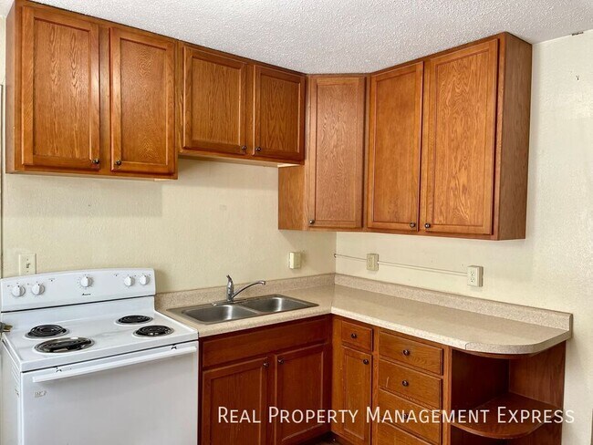 Foto del edificio - Charming 4 bed 2 Bath Home