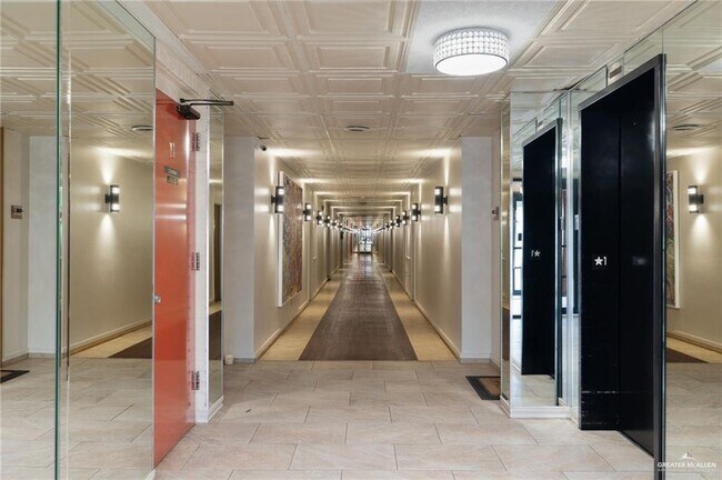 Foto del edificio - 2200 S 10th St