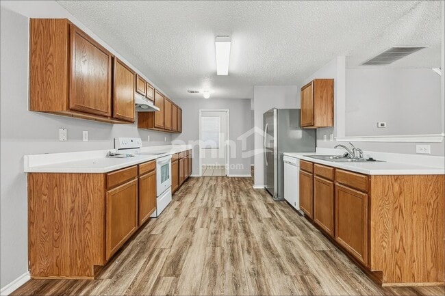 Building Photo - 1313 Cherokee Rose Ln