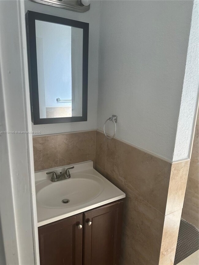 Foto del edificio - 2250 NW 103rd St