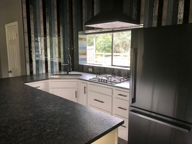 Foto del edificio - 2631 Jones Rd