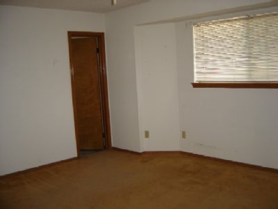 Building Photo - 725 Imus Dr