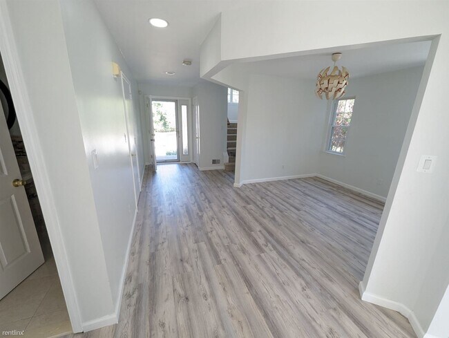 Building Photo - 3 br, 2.5 bath House - 22 Kinglet Avenue