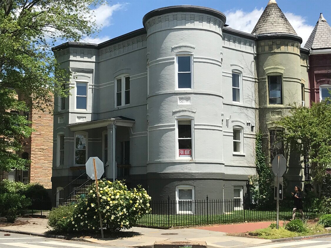 Foto principal - 701 7th St NE