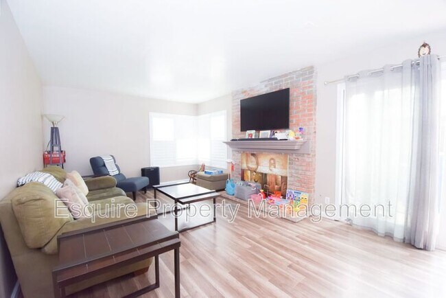 Foto del edificio - 1887 Montgomery Ave