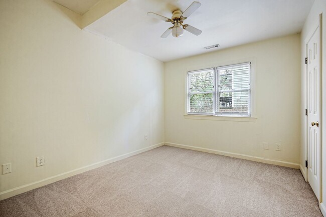 Foto del edificio - 505 N Greensboro St