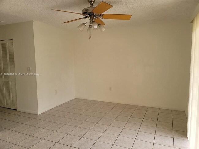 Foto del edificio - 10819 NW 7th St