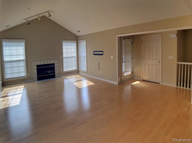 Foto del edificio - 28557 Carlton Way Dr