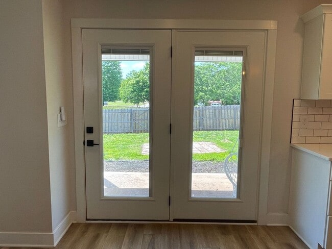 Building Photo - 3 Bed 2.5 Bath Dog Friendly Home For Rent Near Post!