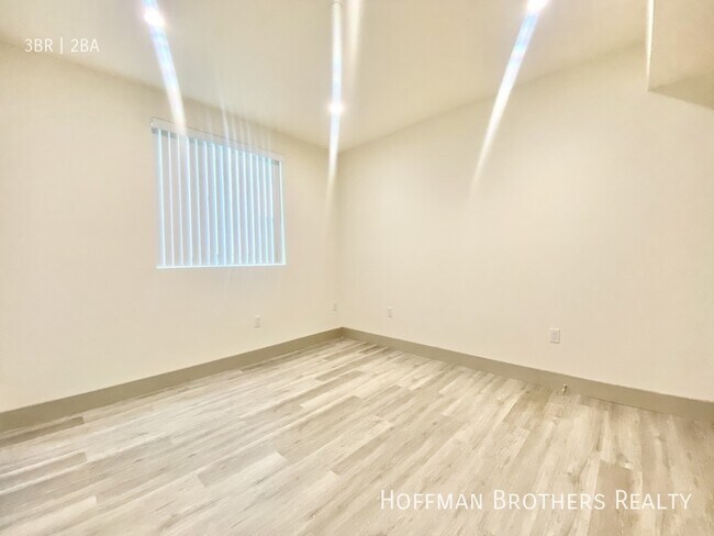 Foto del edificio - 4847 Oakwood Ave