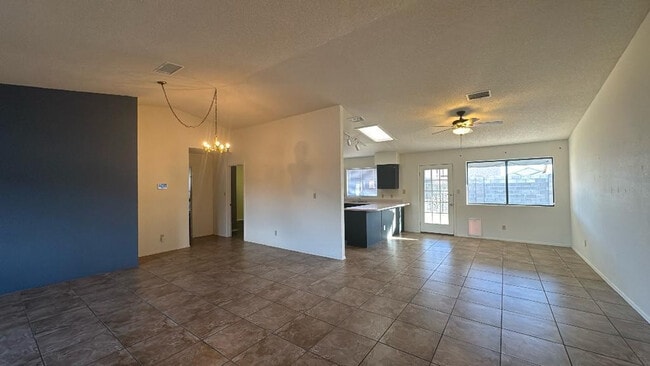 Building Photo - 2628 Canyon View Dr