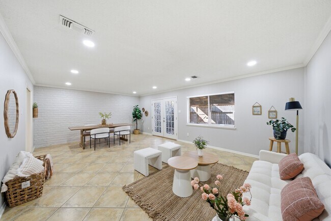 Foto del edificio - 14185 Misty Meadow Ln