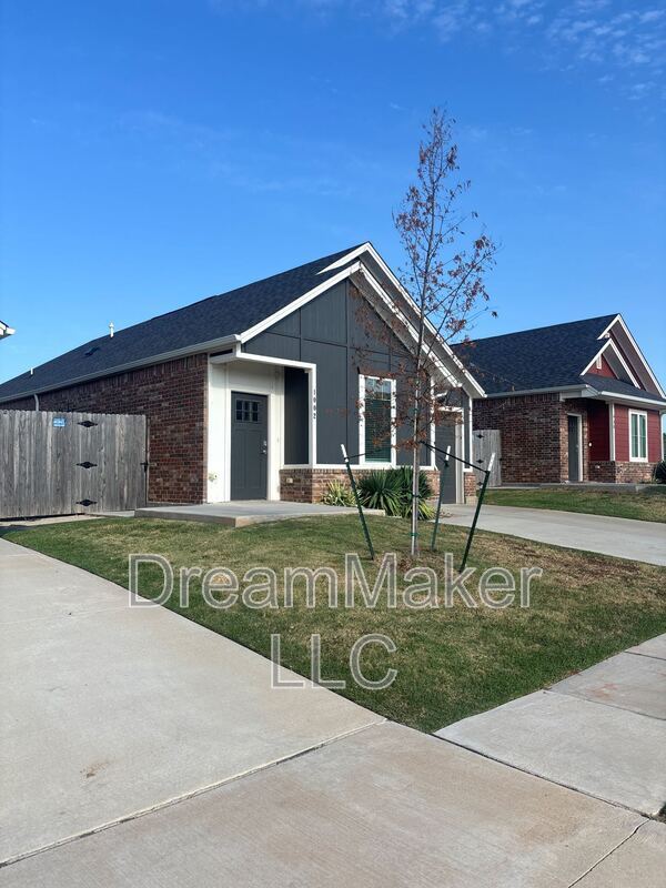 Photo - 1002 Riva Pkwy House