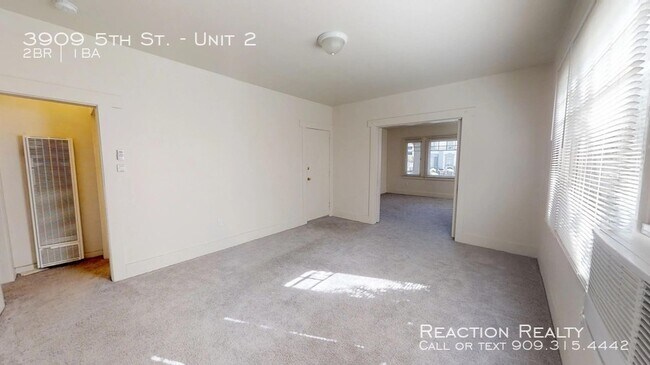 Building Photo - 3909 5th St