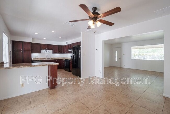 Building Photo - 1309 E Orange St.