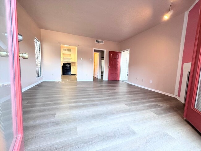 Building Photo - 10855 Meadowglen Ln
