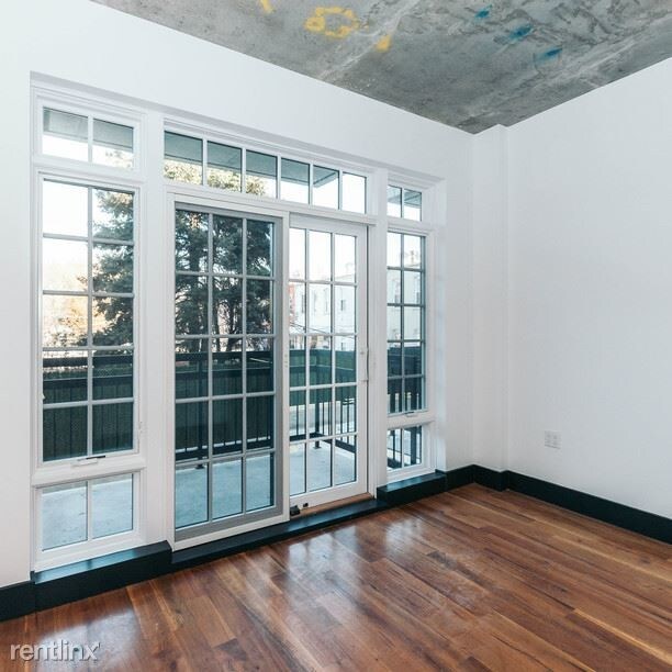 Foto del edificio - 8-3 Wyckoff Ave