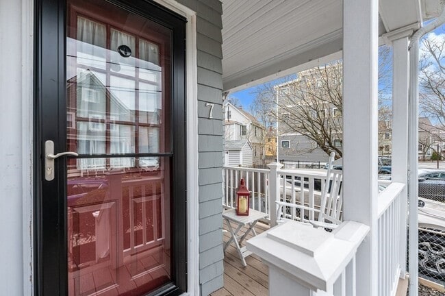 Building Photo - 7 Van Norden St