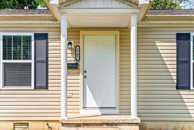 Foto del edificio - 2705 Jennette Cir
