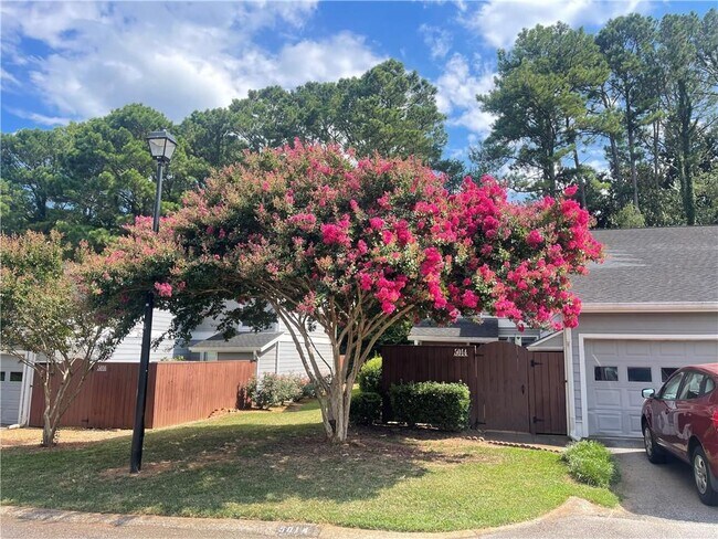 Foto del edificio - 5014 Meadow Ln