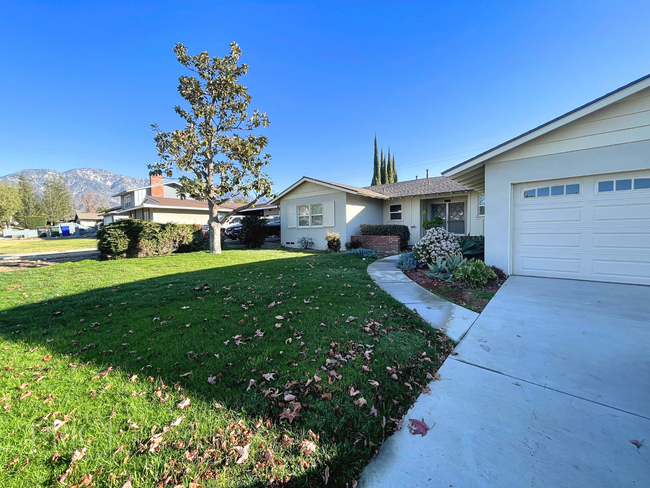 Building Photo - Lovely Upland Home