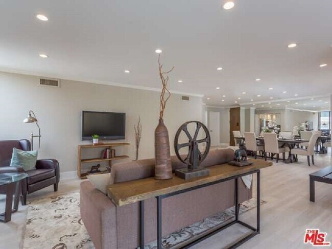 Foto del edificio - 150 N Almont Dr