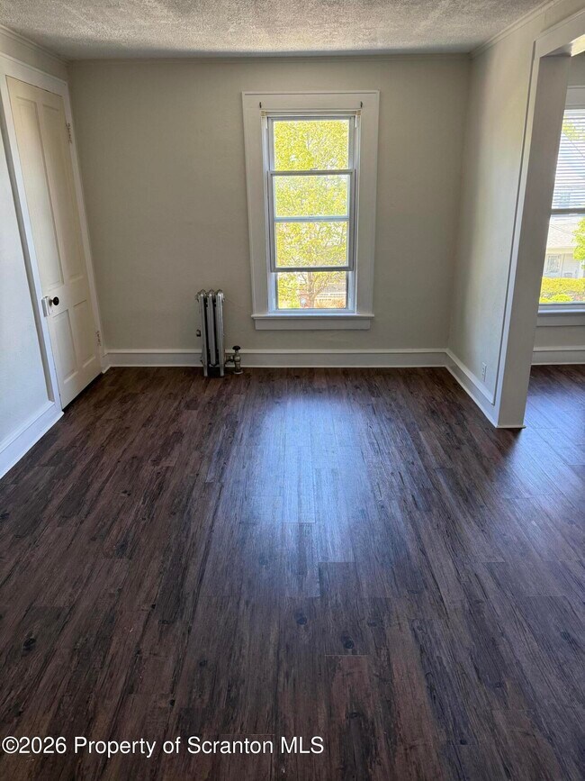 Foto del edificio - 1042 Taylor Ave