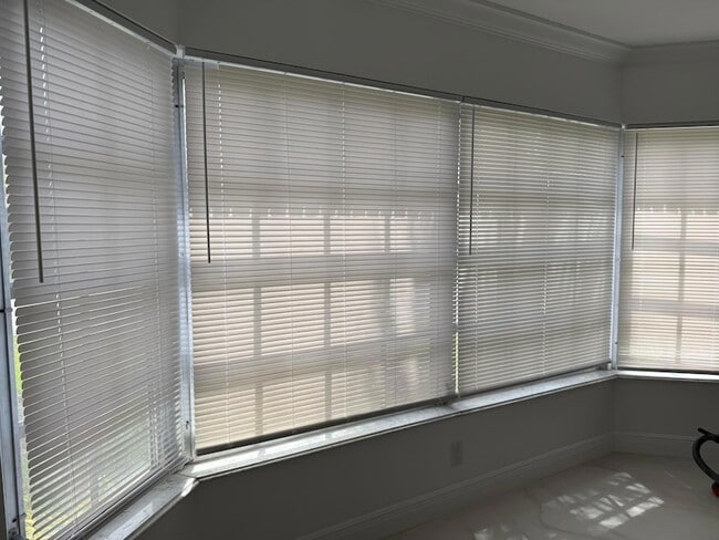 Foto del edificio - 2161 NE 68th St