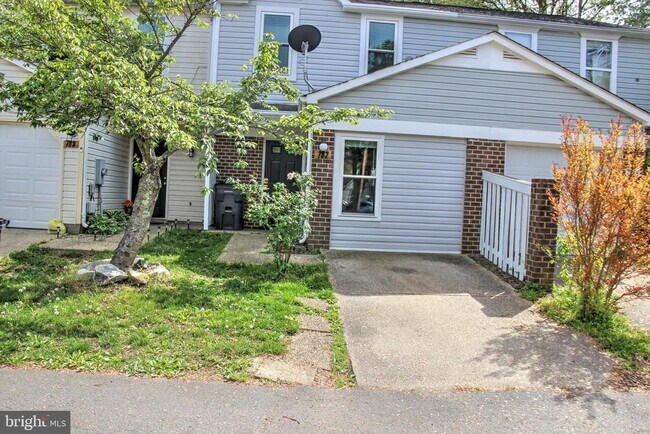Building Photo - 46357 Columbus Dr
