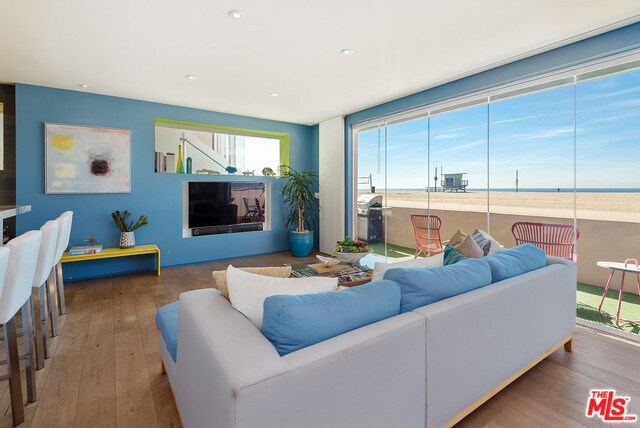 Building Photo - 3711 Ocean Front Walk