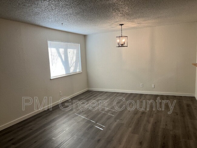 Building Photo - 6601 S Zunis Ave