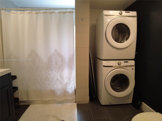 Foto del edificio - 265 NE 151st St