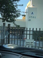 Building Photo - 1701 NE 115th St