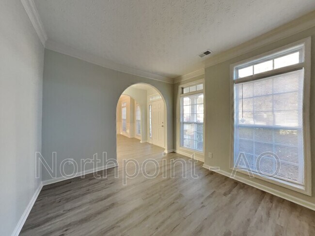 Building Photo - 9115 Alden Dr