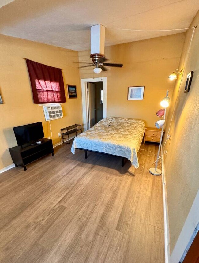 Foto del edificio - 3324 Webber St