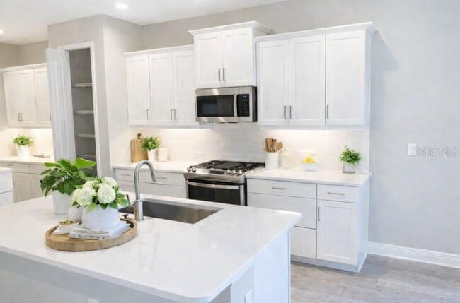 Building Photo - 341 Ariano Ave