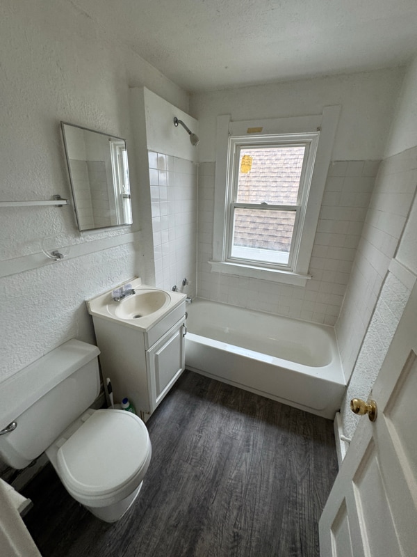 Foto del edificio - 240 Dexter St