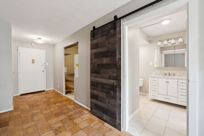 Building Photo - Bright and charming 1Bd/1Bth condo w/ util...