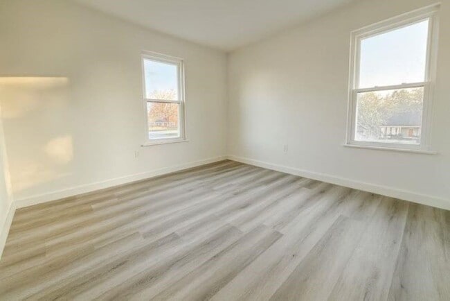Building Photo - 1411 Kingston Dr